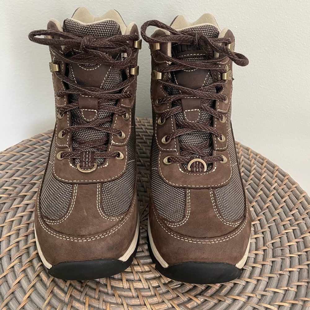LL Bean Women’s Snow Sneakers 4 with Arctic Grip, Mid Lace-Up 8M